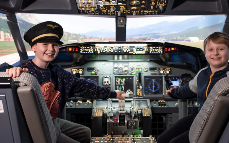 Cách buồng lái mô phỏng A320 khơi dậy tình yêu hàng không trọn đời ở trẻ